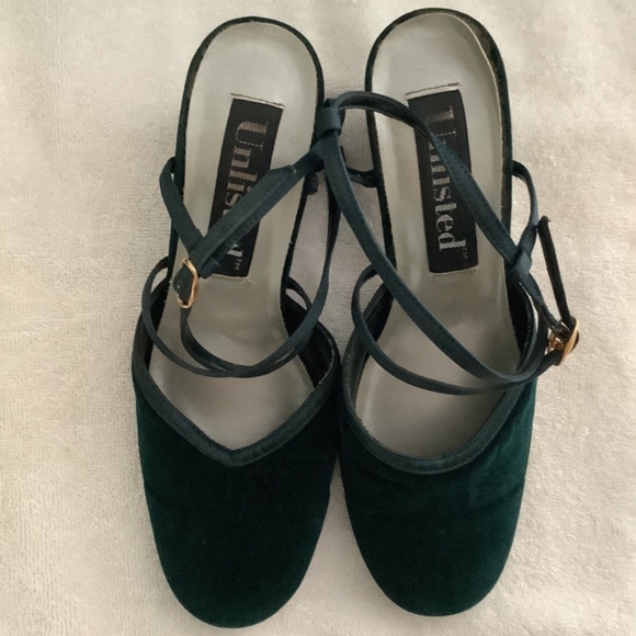 Unlisted Dark Green Velvet Criss Cross Strap Chunky Heels 7M PRE-OWNED - Picture 1 of 9